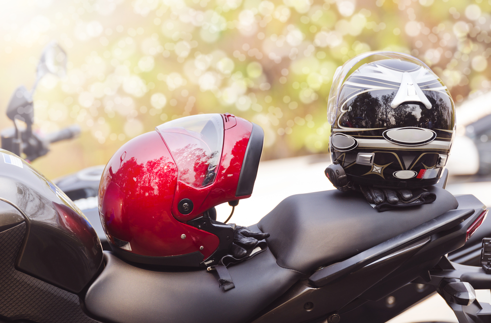 Do I Need to Wear a Motorcycle Helmet in Arizona? - Blog Oasis Insurance